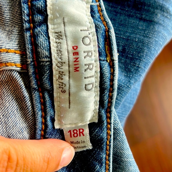 Torrid jeans like new - Picture 2 of 4